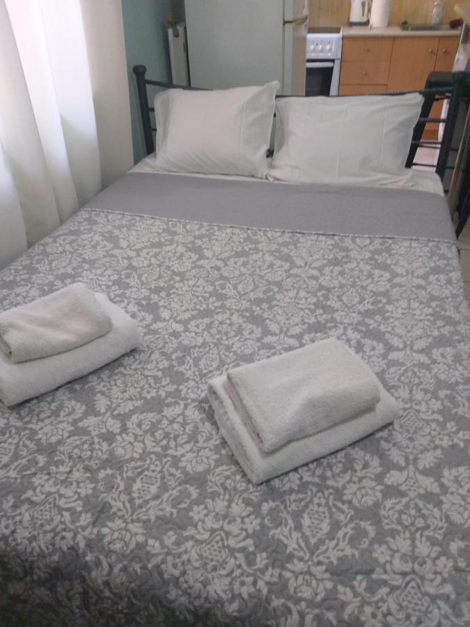 Practical Studio Next To The Subway, Train Station Apartment Athens Luaran gambar
